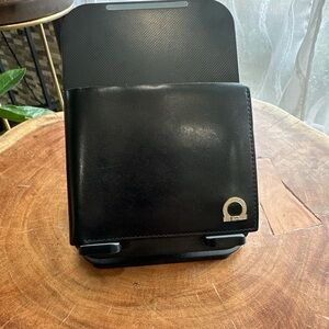 Salvatore Ferragamo Black Leather Bifold Wallet Silver Galcini Logo